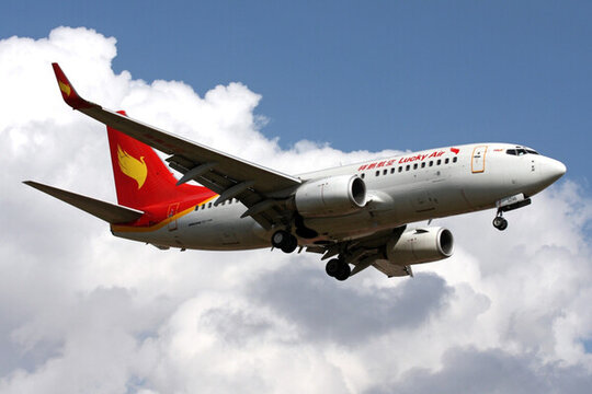 飛機(jī)降落 云朵 祥鵬航空