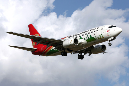 藍(lán)天 云朵 飛機(jī)降落 深圳航空