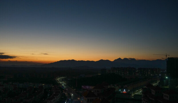 夕陽余暉 日落西山
