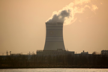 電廠 煙筒 冷卻塔 能源基地