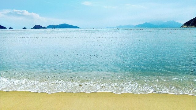 香港淺水灣風(fēng)平浪靜的海面