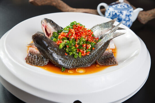 涼拌土鯽魚