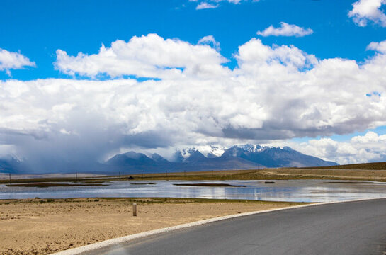 環(huán)湖公路