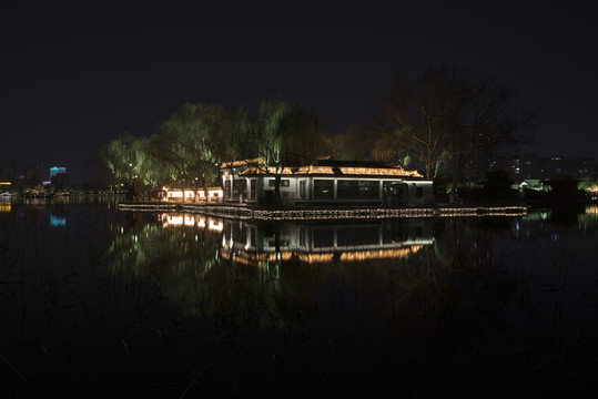 大明湖夜景