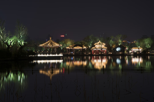 大明湖夜景