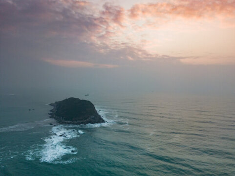 夕陽下的海島