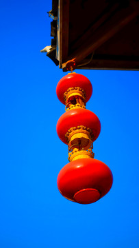 屋檐上的紅紅燈籠