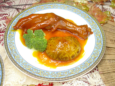 鮑汁花菇扣鵝掌