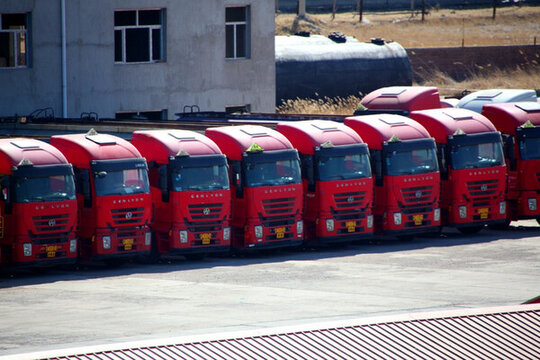 石油化工 化工廠 油罐車 車隊(duì)