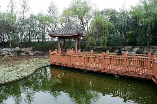 亭子 廊橋 池塘