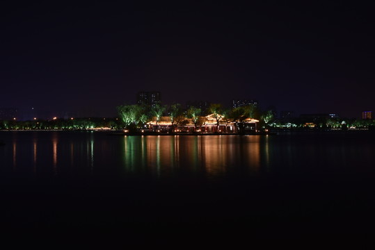 大明湖夜景