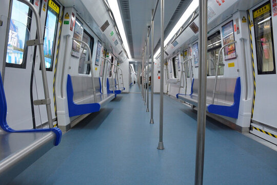 地鐵車廂內(nèi)景