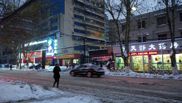 襄陽(yáng)街道雪夜