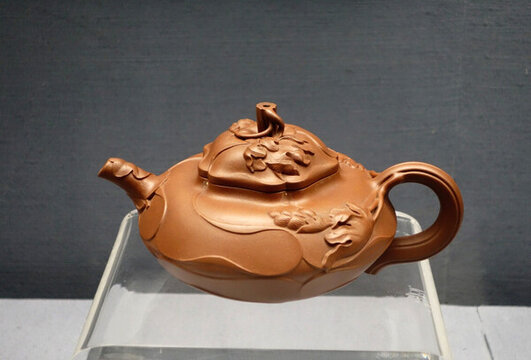 宜興刻花茶壺 清代
