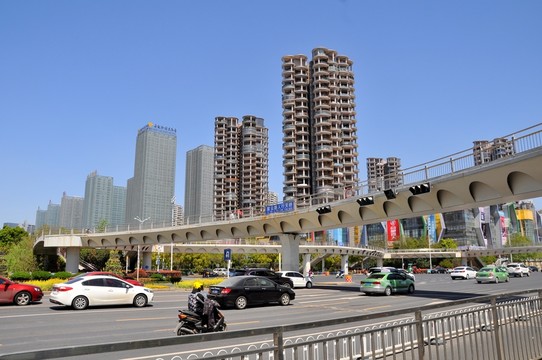 城市街道 人行天橋