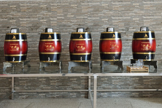 窖藏酒 白酒 山洞 酒壇 酒窖