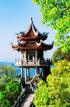 山腰涼亭