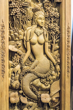 美人魚(yú)雕像