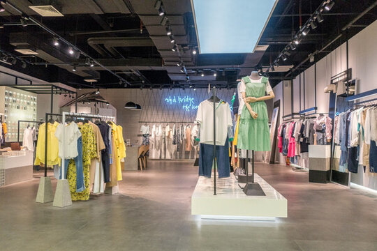 女裝店櫥窗