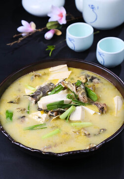 黃辣丁燉豆腐