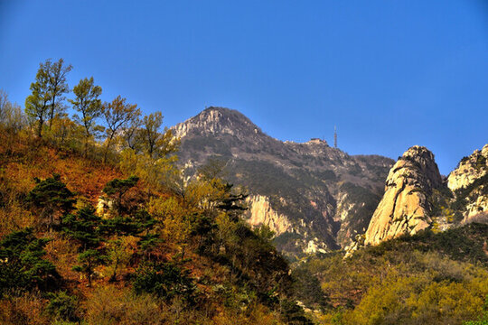 山峰遠(yuǎn)山