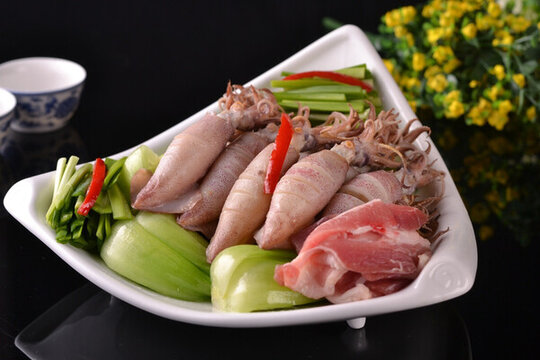 五花肉炒比管