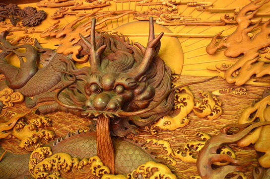 日出東方龍