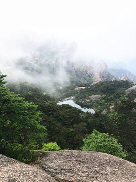 黃山云霧繚繞