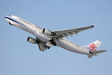 中華航空公司 飛機(jī)起飛
