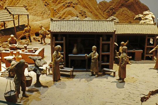 古代制作瓷器的瓷窯人物雕塑