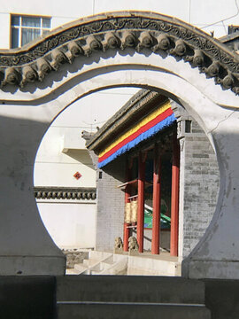 寺院內(nèi)院門