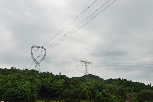 電力鐵塔 美麗鄉(xiāng)村