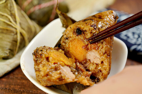 蛋黃梅菜咸肉糯米粽2