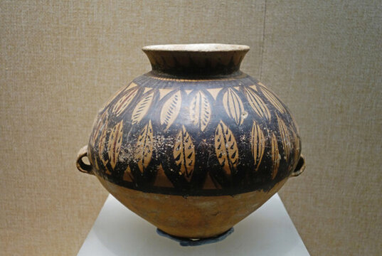 半山類型雙耳葉紋彩陶壺