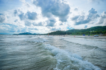 藍(lán)天白云沙灘海浪