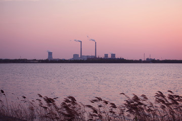 夕陽 太陽 電廠 湖水