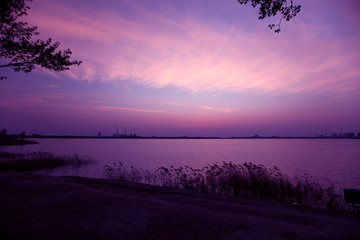 夕陽 太陽 電廠 湖水 傍晚
