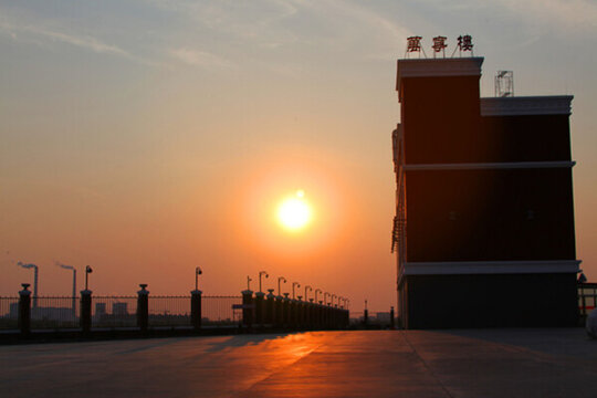 夕陽 太陽 電廠 湖水