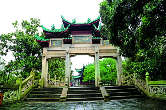岳陽(yáng)樓北通巫峽牌坊