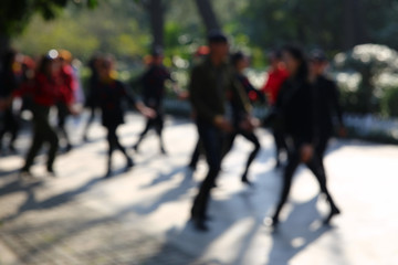 跳交誼舞的男女