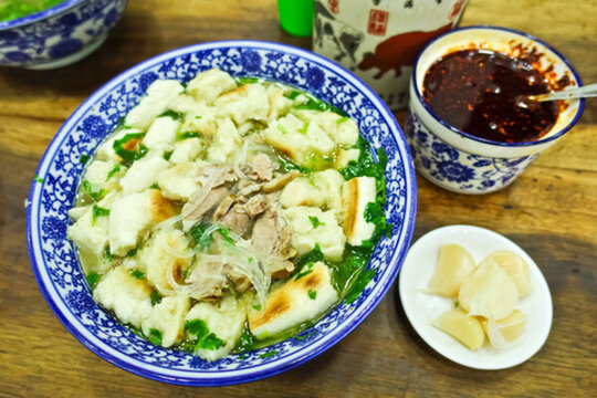 西安水盆羊肉泡饃
