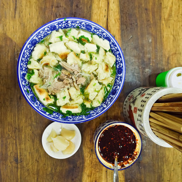 西安水盆羊肉泡饃