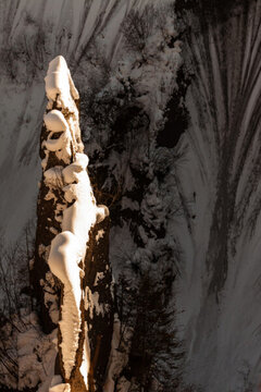 長(zhǎng)白山火山巖石冬季冰雪風(fēng)光