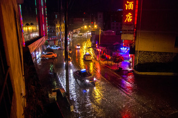 雨夜的街道