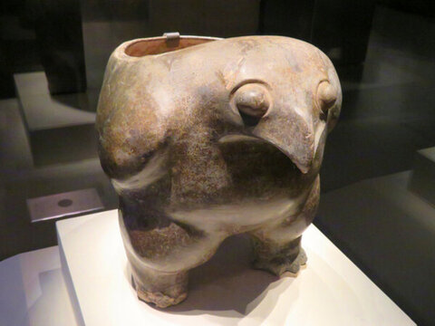 鷹形陶鼎