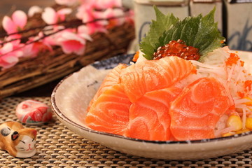 三文魚(yú)刺身