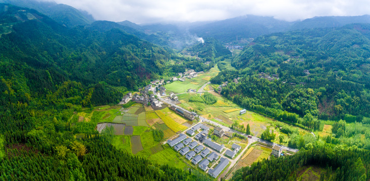 早晨的山村