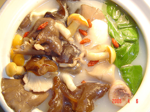 大興安林菌菇湯