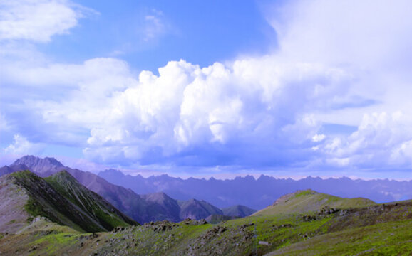 群山連綿 祁連山