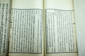 打開的古書